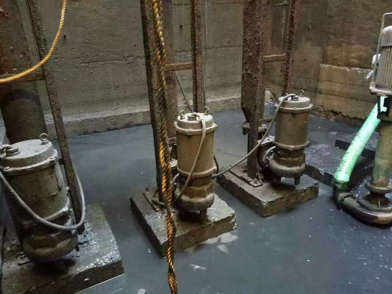 阆中污水池清理